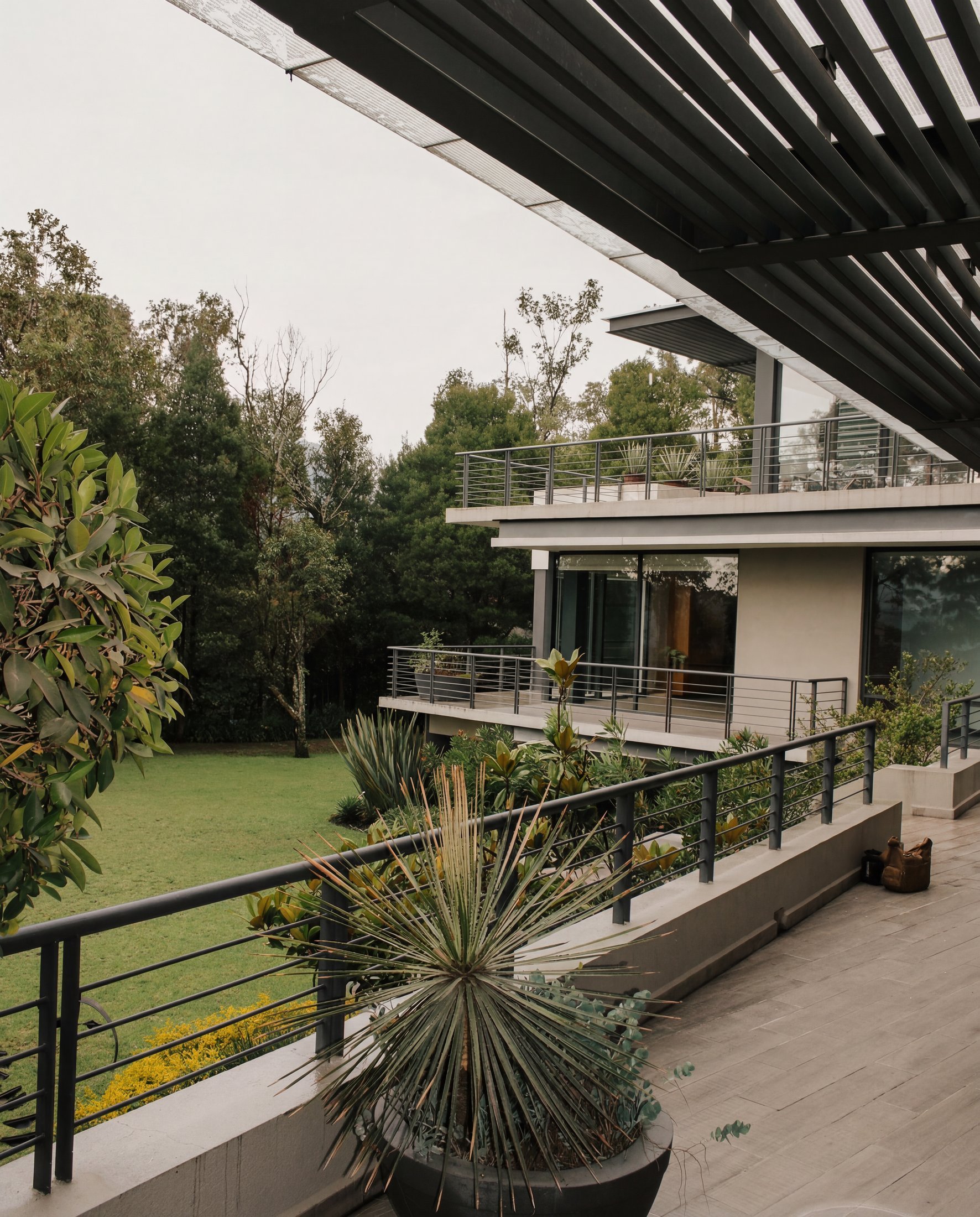 Terraza corrida hacia el jardín