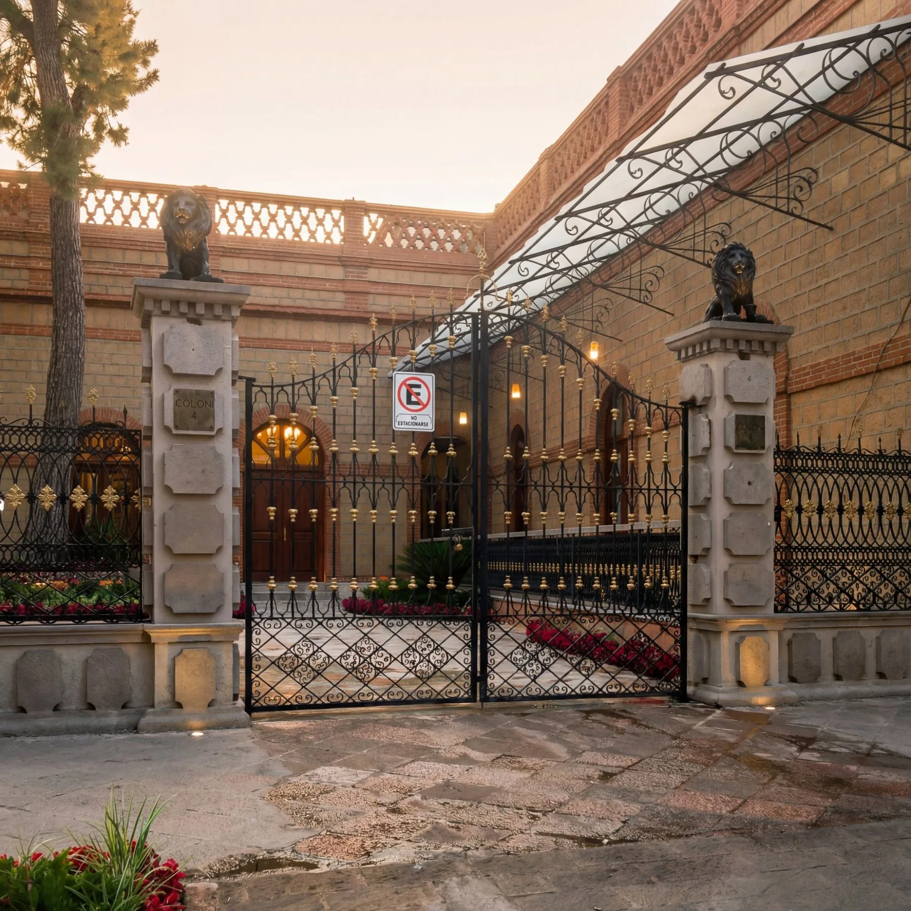 Patio al atardecer